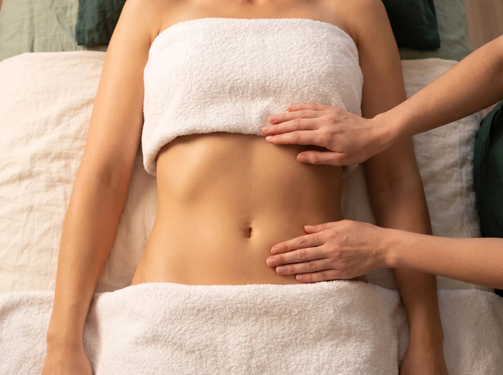 Relaxing abdominal wellness treatment in a spa